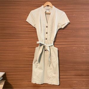 H&M button up dress. Excellent condition. Size EU 38 / US 8. Cotton blend.